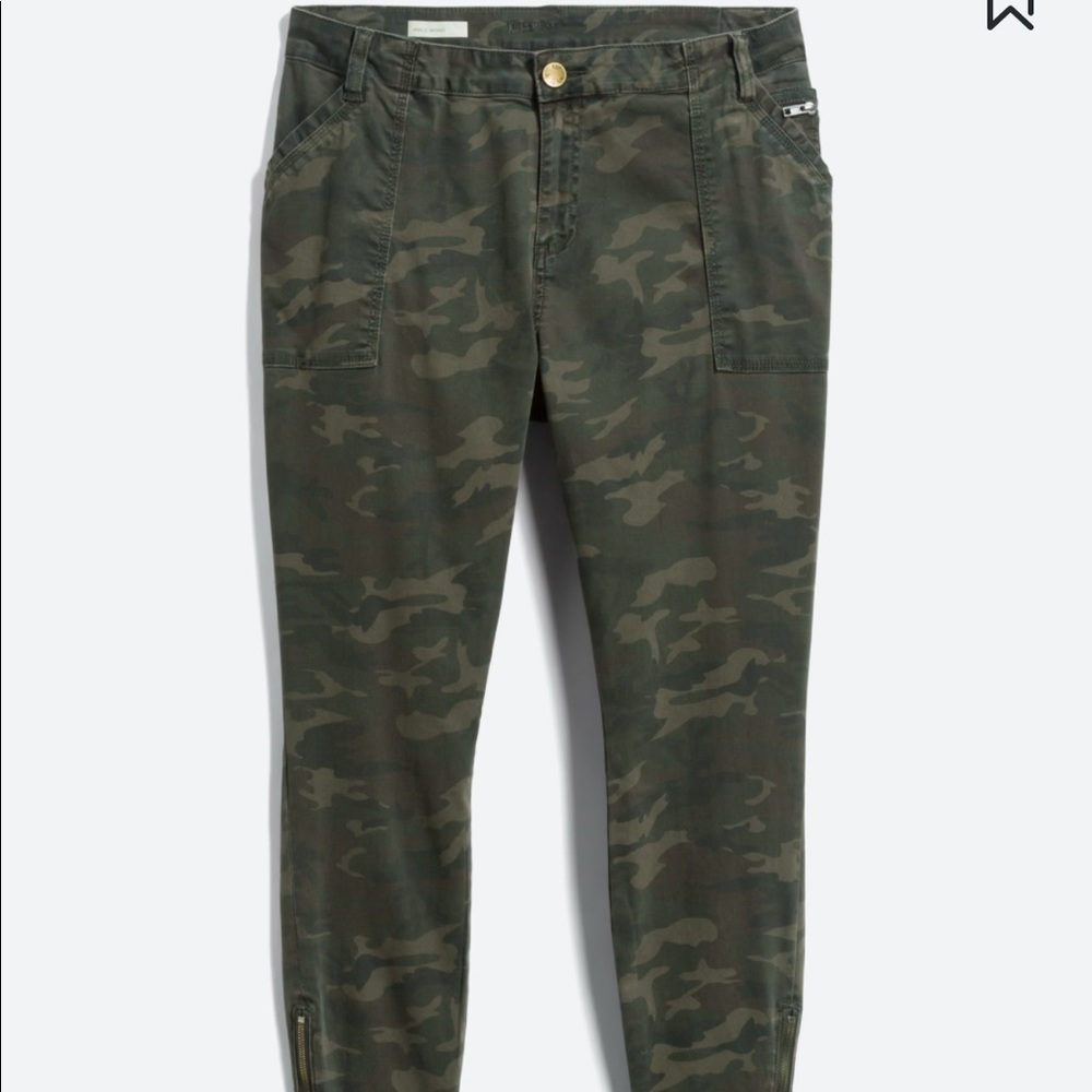 Theresa Zipper Detail Printed
Cargo Skinny Pant